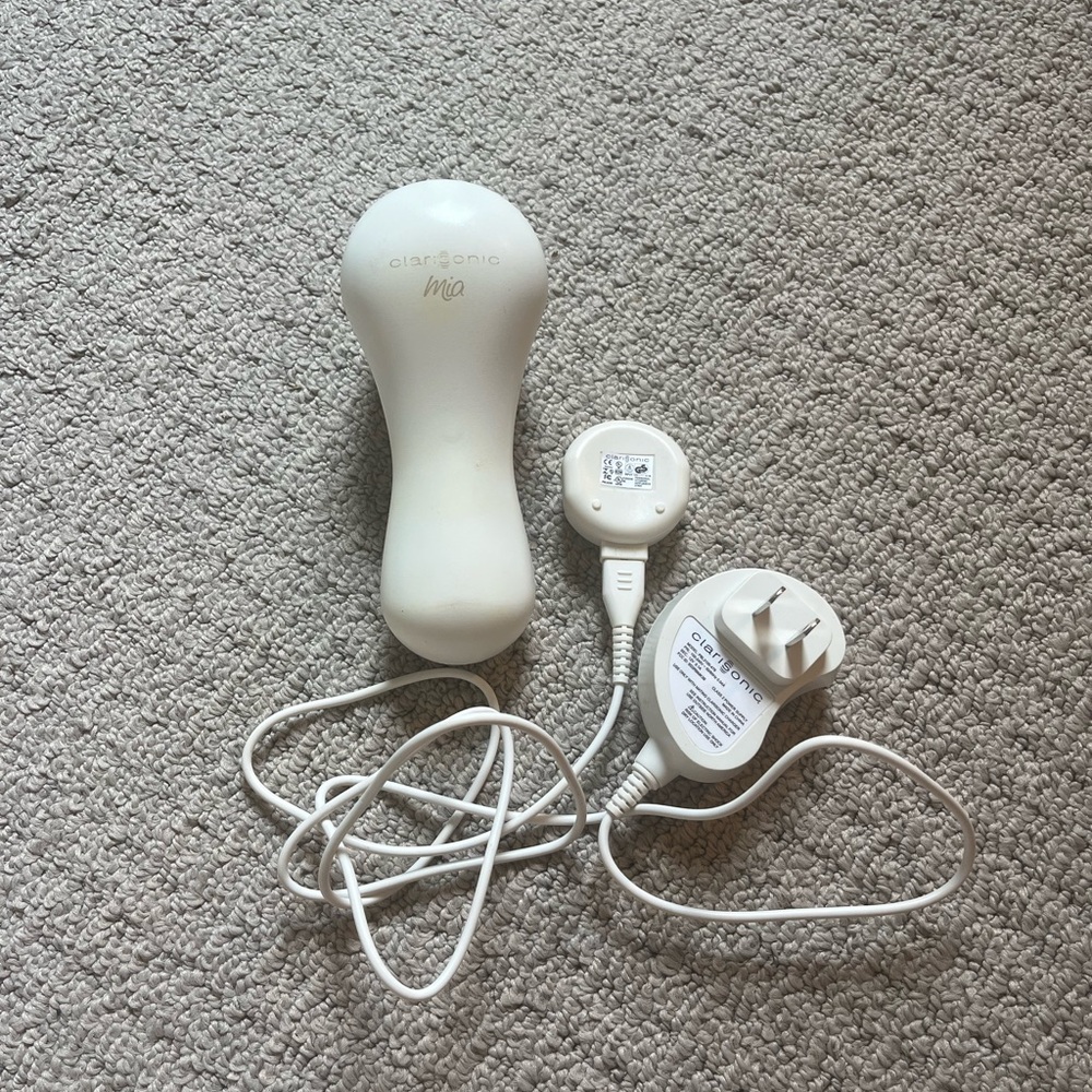 Clarisonic Mia Skincare Device with Charger